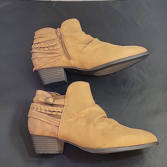 BRAND NEW COMFORT POINTED TOE ANKLE ACCENT AND RUCHED DETAILING ZIP CLOSURE BOOT - Picture 9 of 12